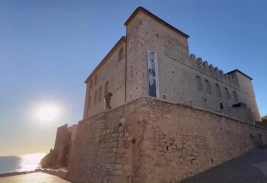 Vue Mer Et Remparts. Entre Vieille Ville Et Plages Antibes Exterior photo